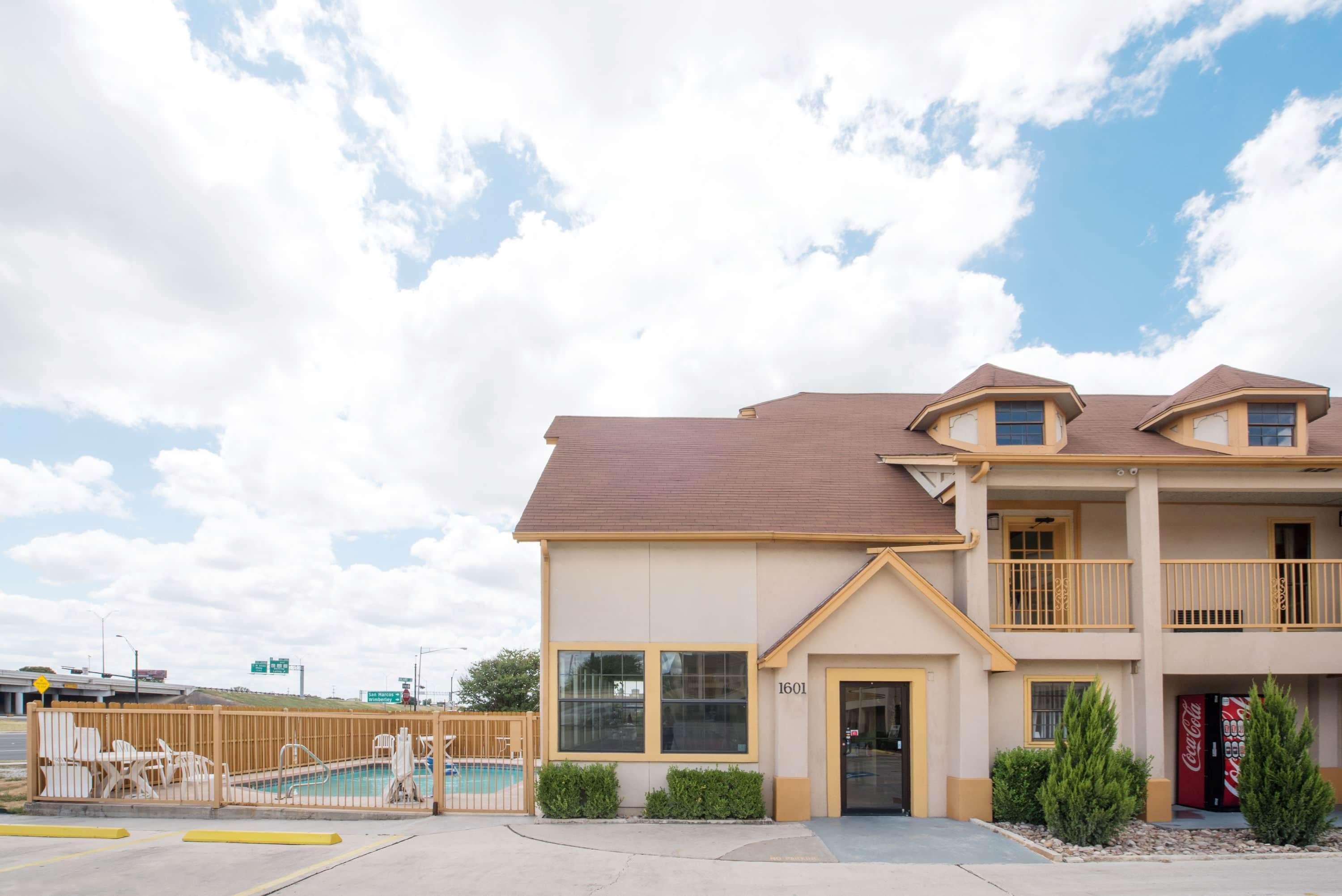 Howard Johnson By Wyndham San Marcos Luaran gambar