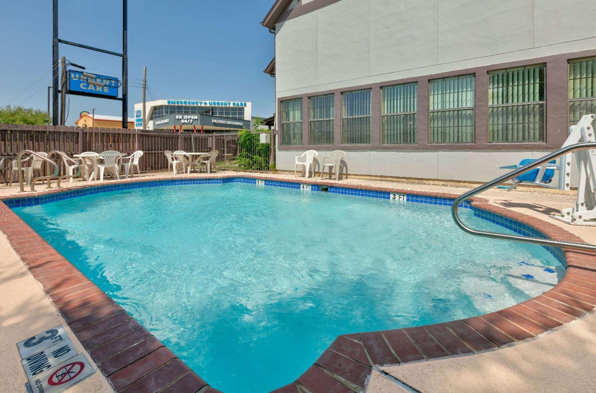 Howard Johnson By Wyndham San Marcos Luaran gambar